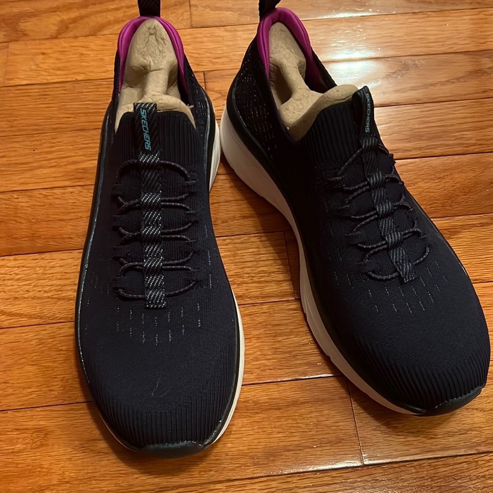 Skechers D’Lux Walker Sneakers
